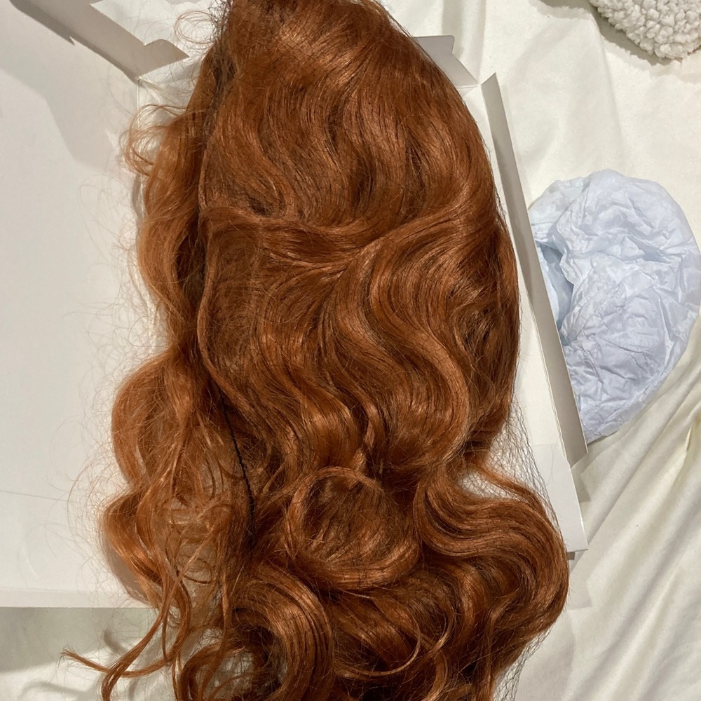 Red Wig - Picture 3 of 5